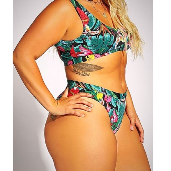 Tropicana Twist Swimsuit (Set) - Picture 3 of 3